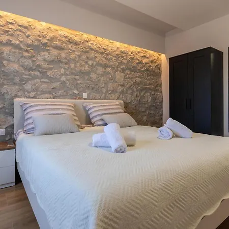 펜션 3 Bedroom Awesome In Mliniste