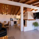 Сasa de vacaciones Cozy Home In Mliniste With House A Panoramic View