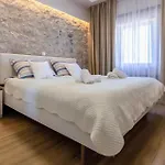 Cozy In With House A Panoramic View Mliniste