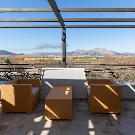 Cozy In With House A Panoramic View Mliniste
