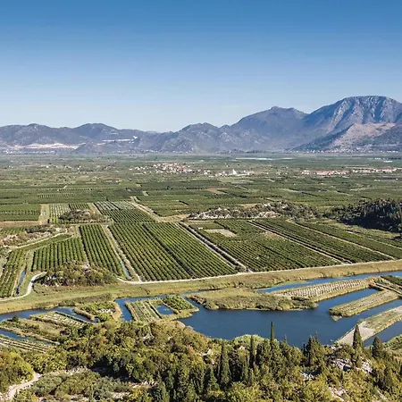 3 Bedroom Awesome In Semesterbostad