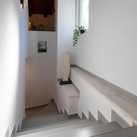 3 Bedroom Stunning Home In Mliniste Дом отдыха *