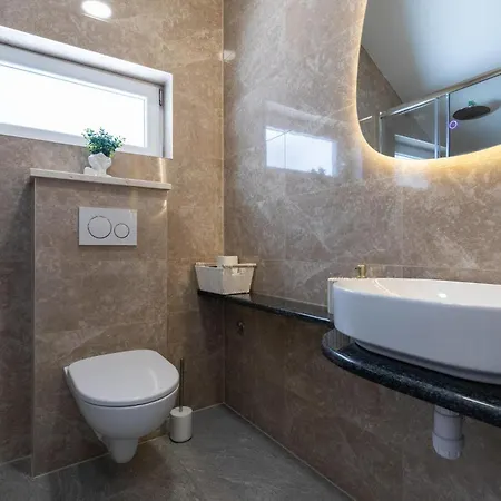 3 Bedroom Stunning Home In Mliniste Mliniste