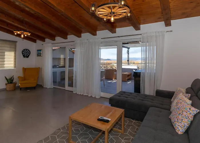 3 Bedroom Awesome In *