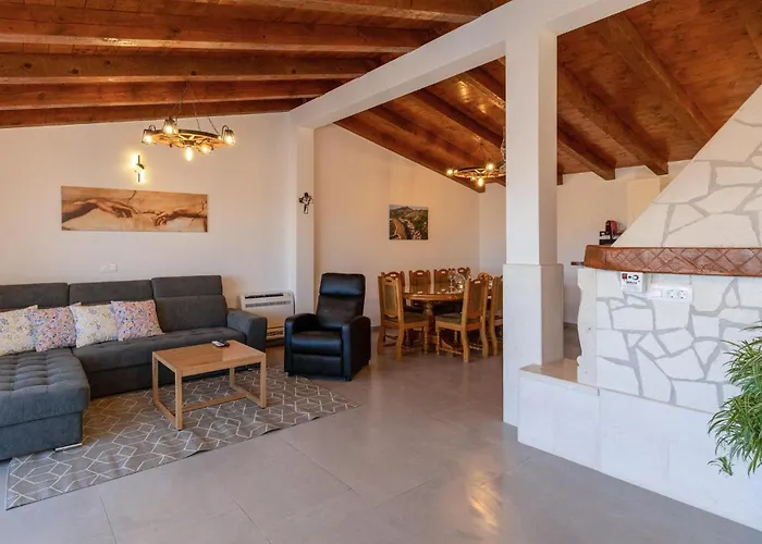 3 Bedroom Awesome In *