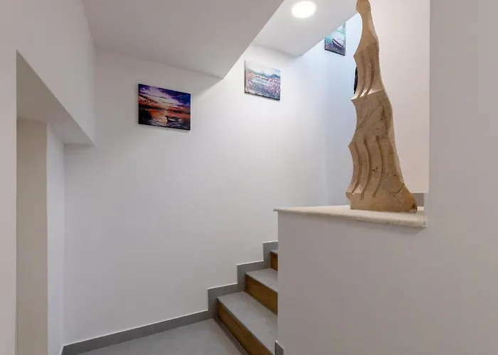 3 Bedroom Awesome In *