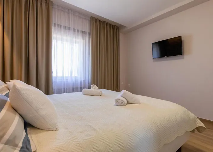 3 Bedroom Awesome In Casa de Férias Mliniste