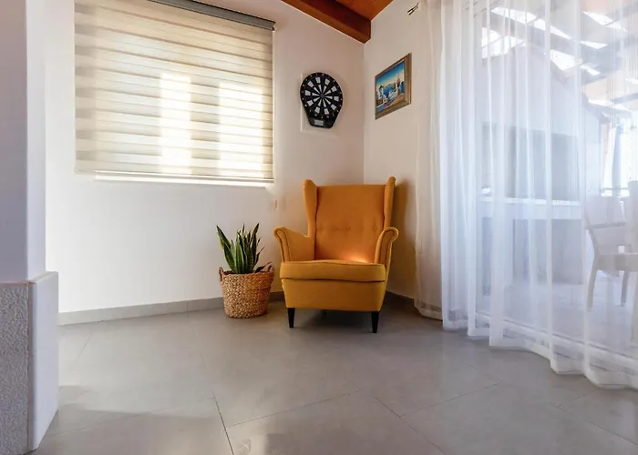 3 Bedroom Awesome In *